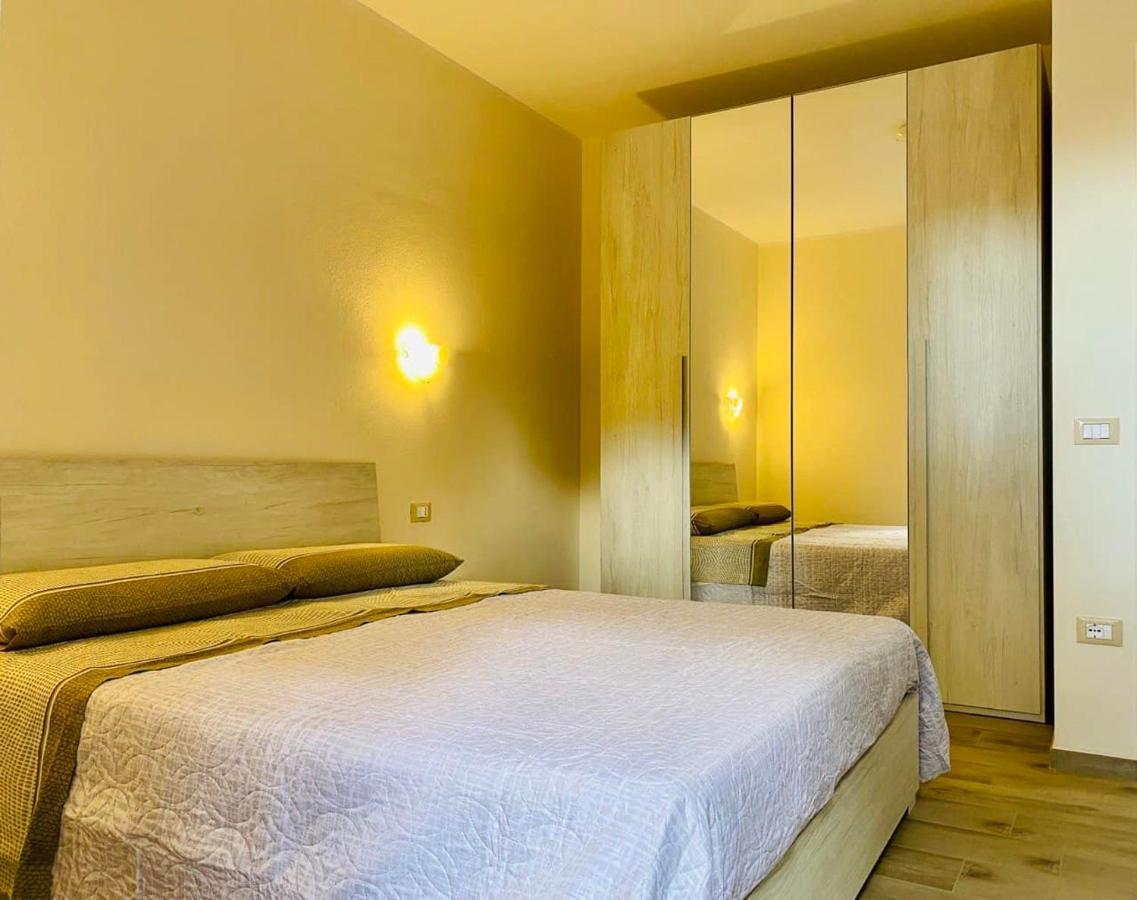 Apartamento Nuova Residenza Dei 7 Pini A Pochi Passi Dal Mare Porto Pino Exterior foto