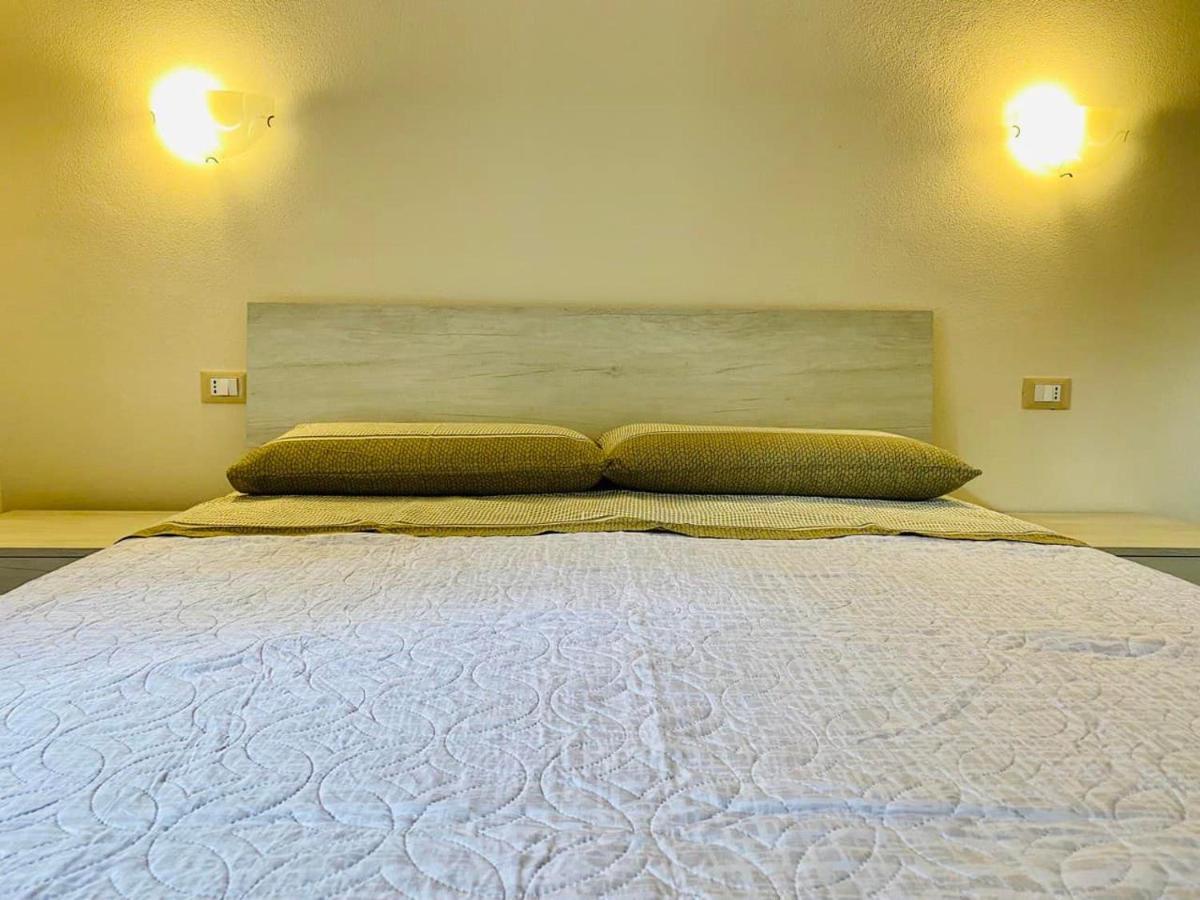 Apartamento Nuova Residenza Dei 7 Pini A Pochi Passi Dal Mare Porto Pino Exterior foto