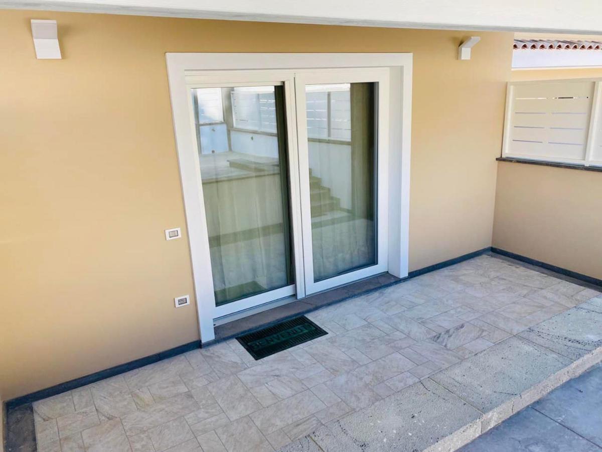 Apartamento Nuova Residenza Dei 7 Pini A Pochi Passi Dal Mare Porto Pino Exterior foto