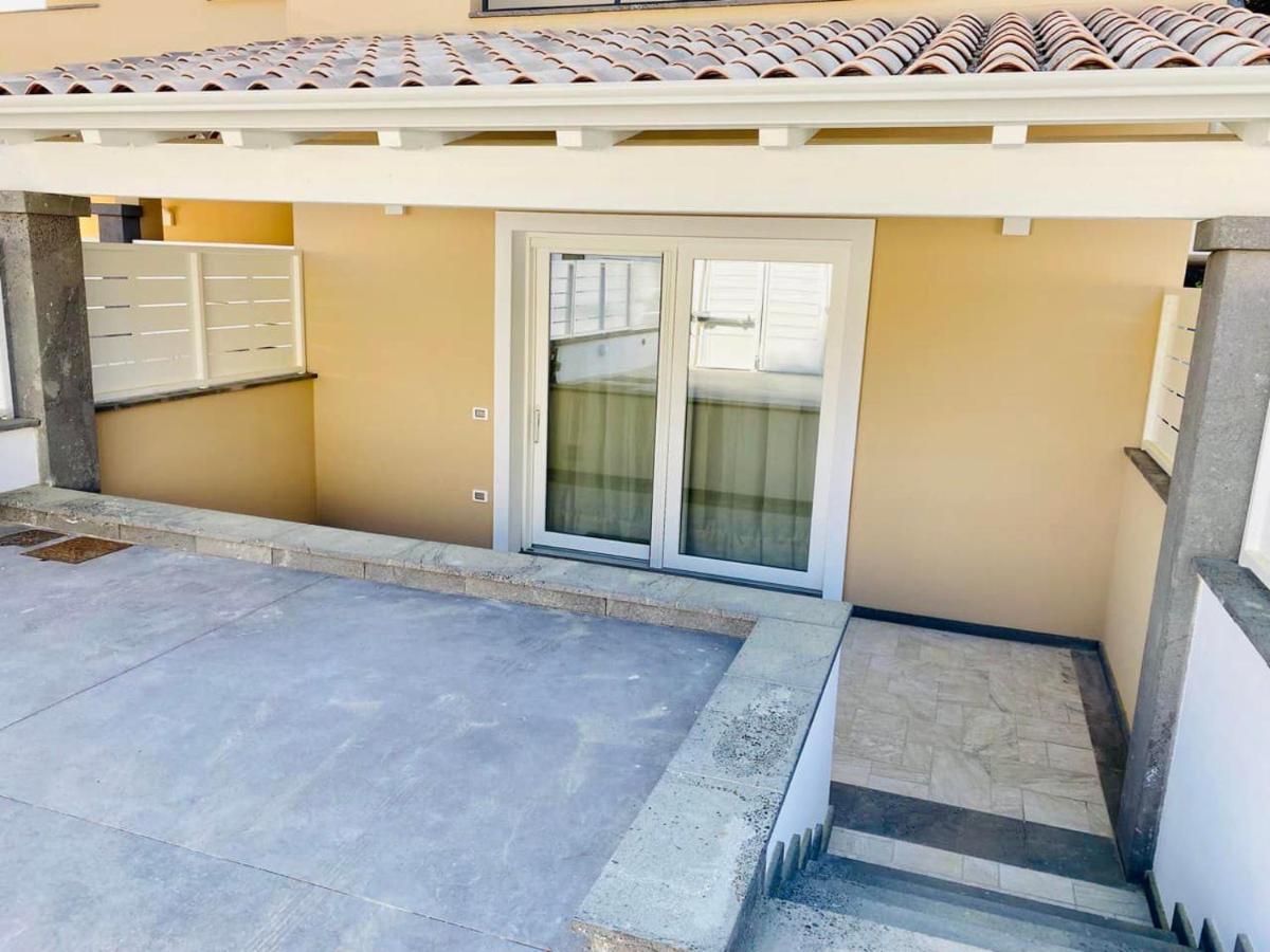 Apartamento Nuova Residenza Dei 7 Pini A Pochi Passi Dal Mare Porto Pino Exterior foto