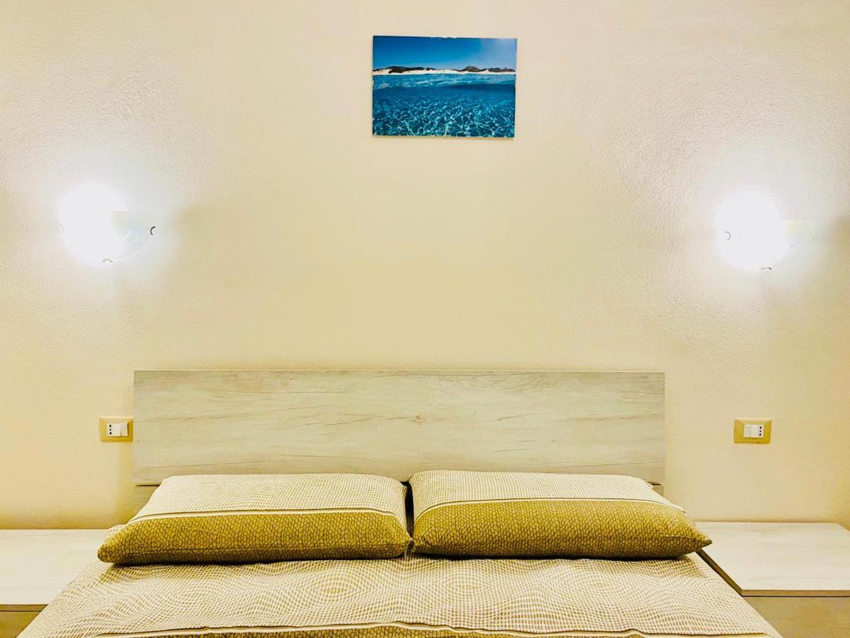 Apartamento Nuova Residenza Dei 7 Pini A Pochi Passi Dal Mare Porto Pino Exterior foto