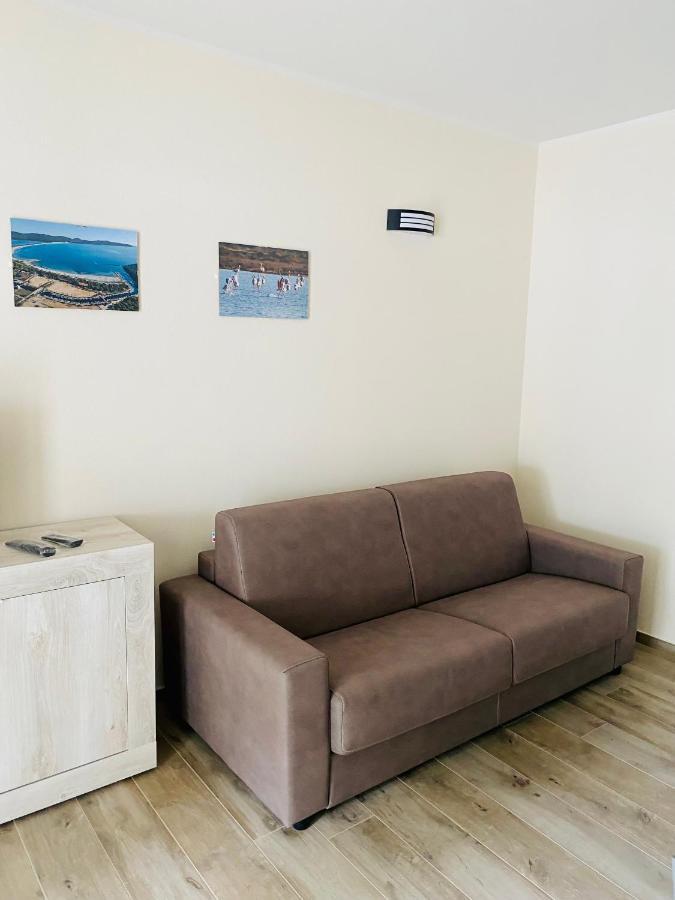 Apartamento Nuova Residenza Dei 7 Pini A Pochi Passi Dal Mare Porto Pino Exterior foto